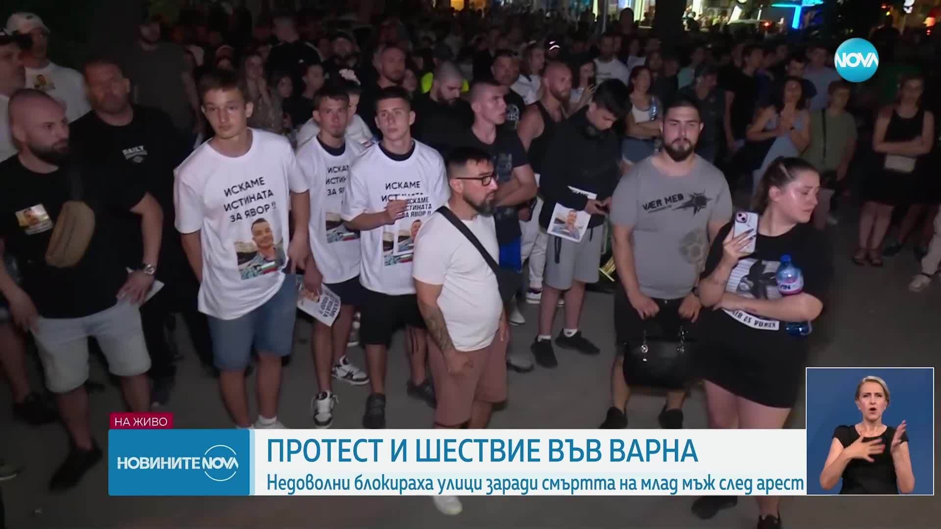 Протест и шествие във Варна: Блокираха улици заради смъртта на Явор Георгиев след арест