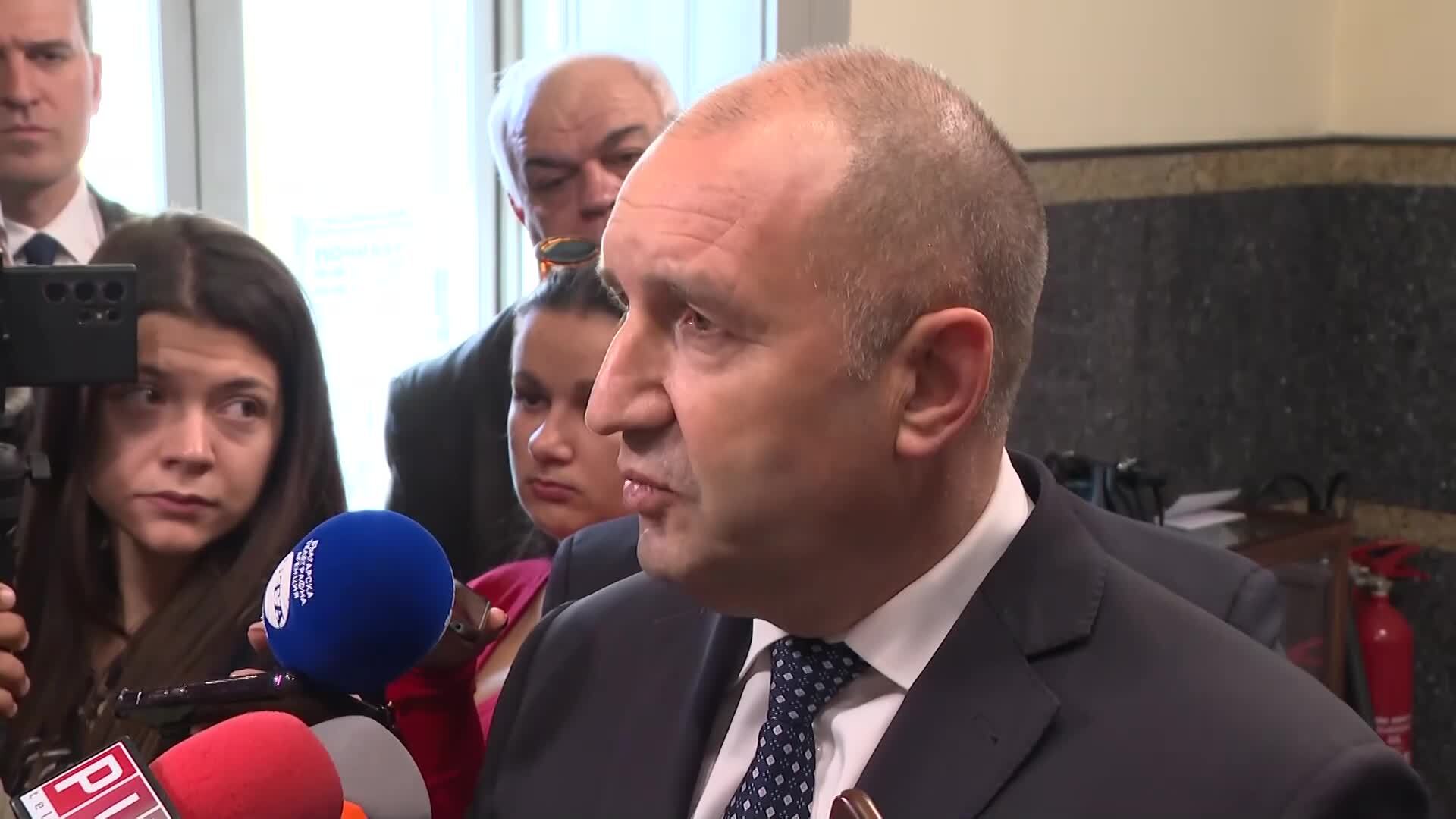 Румен Радев: Бюджетът мами очевидно с абсолютно нереалистични приходи