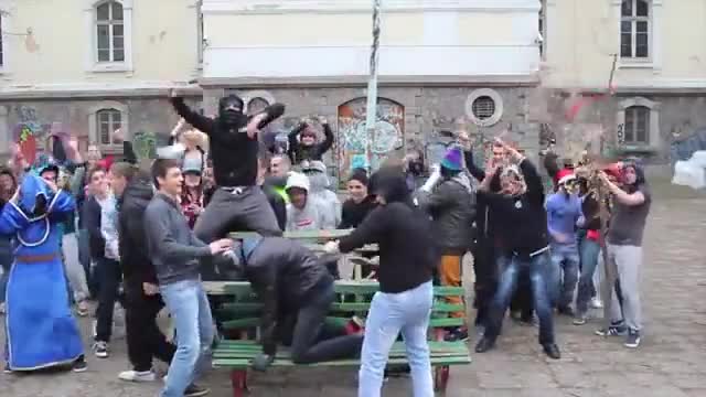 Изгониха пловдивски учител заради Харлем шейк