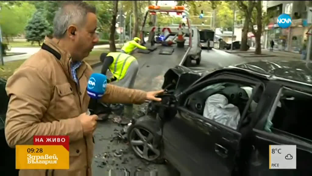 Катастрофа в центъра на Пловдив: Кола се удари в автобус
