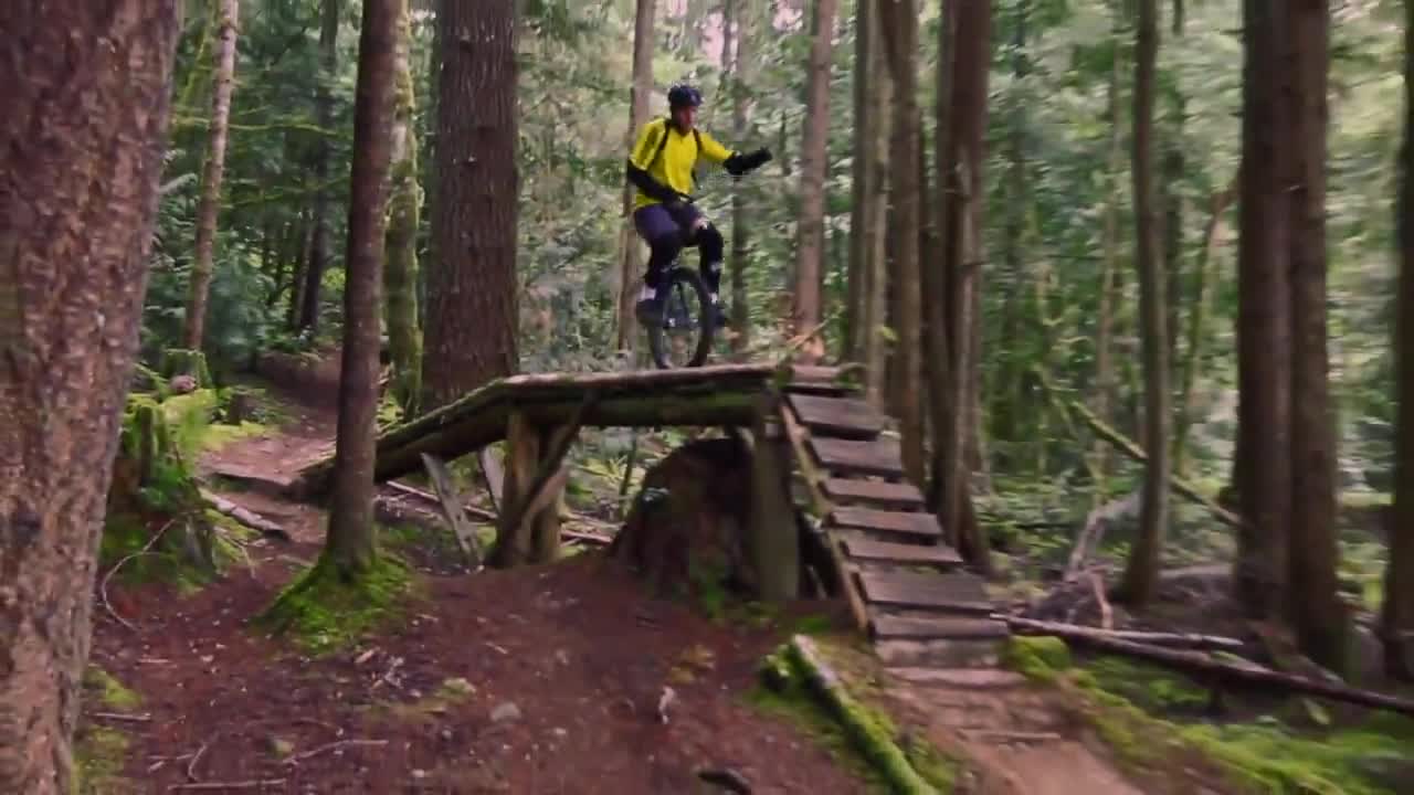 Unicycle - Екстремно каране в гората ..