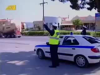 Смях! Дай пет на полицая