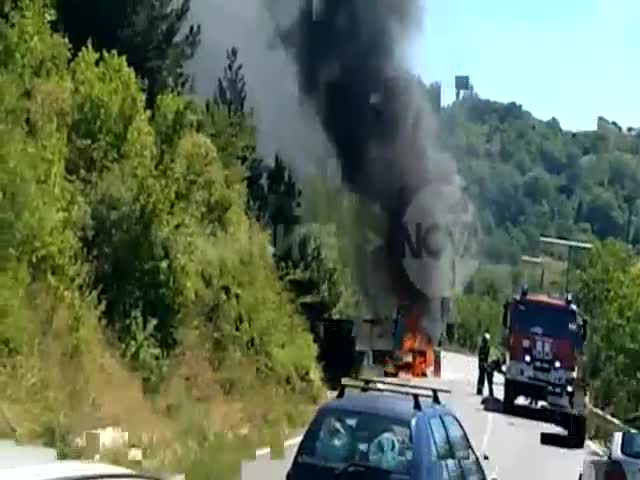 Кола горя на пътя за Кюстендил