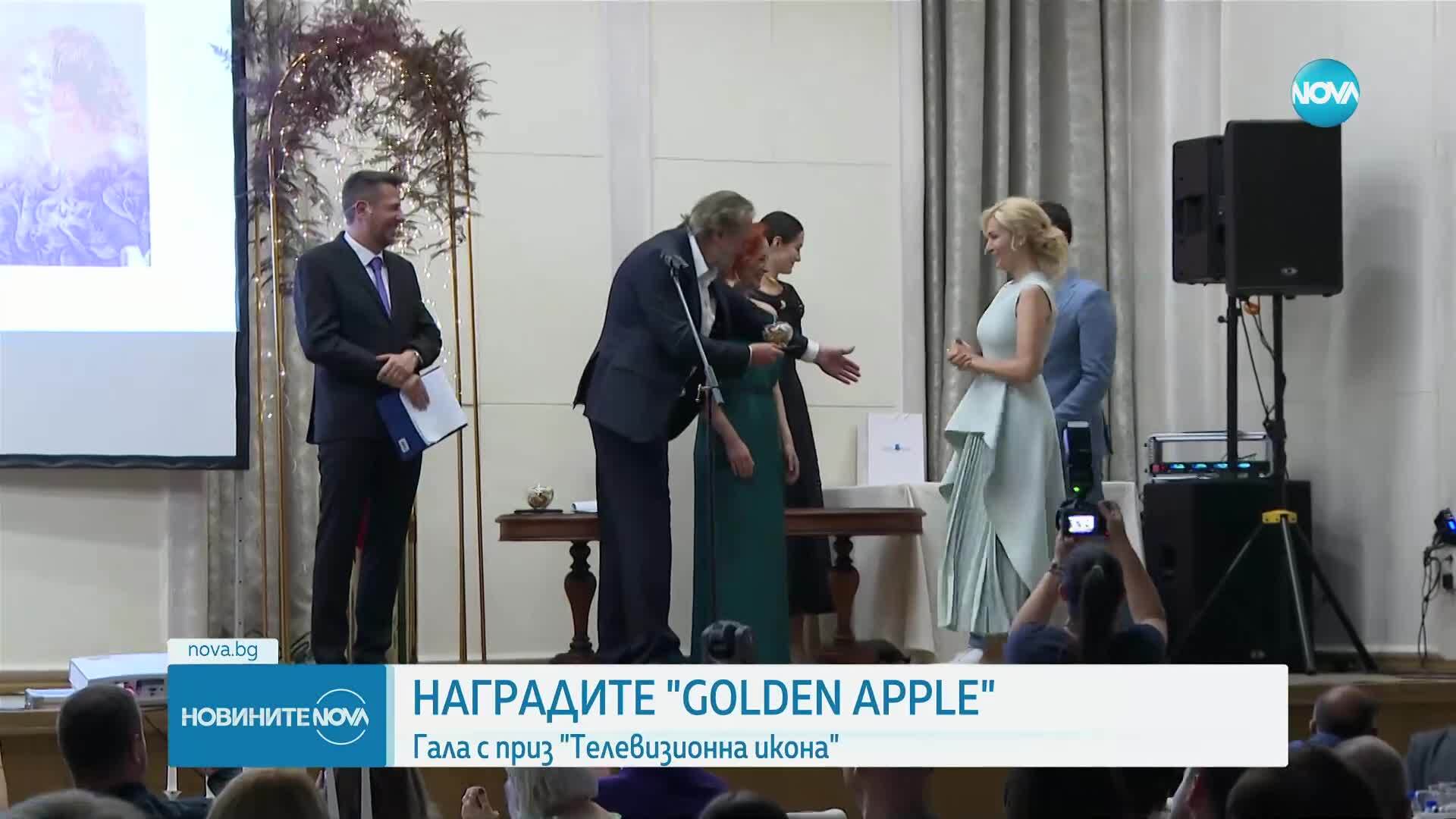 Гала с приз "Телевизионна икона“ в наградите на списание Ева „Golden Apple“.