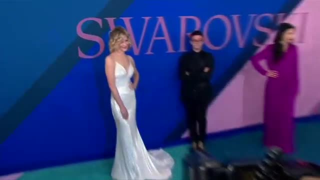 55-годишната Мег Райън „отвя” с визията си двойно по-млади модели