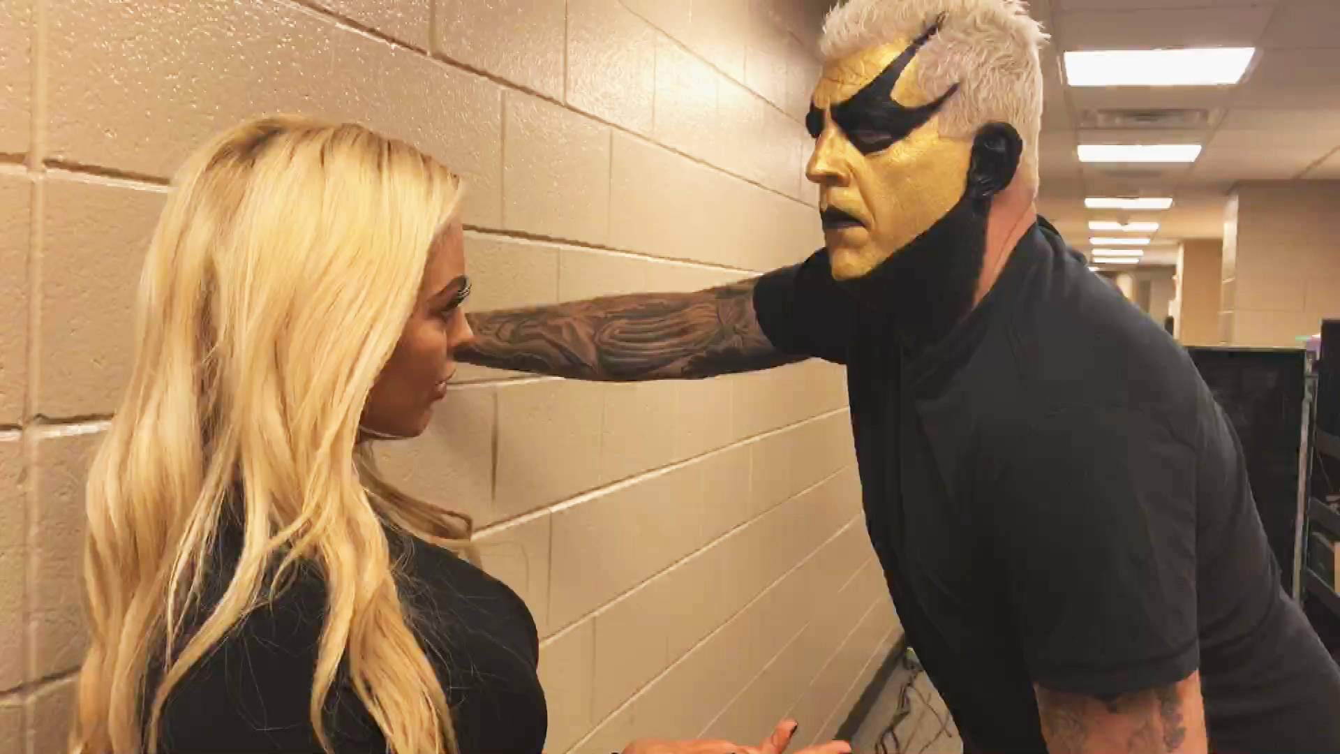 Ще излезе ли на среща Манди Роус с Goldust?