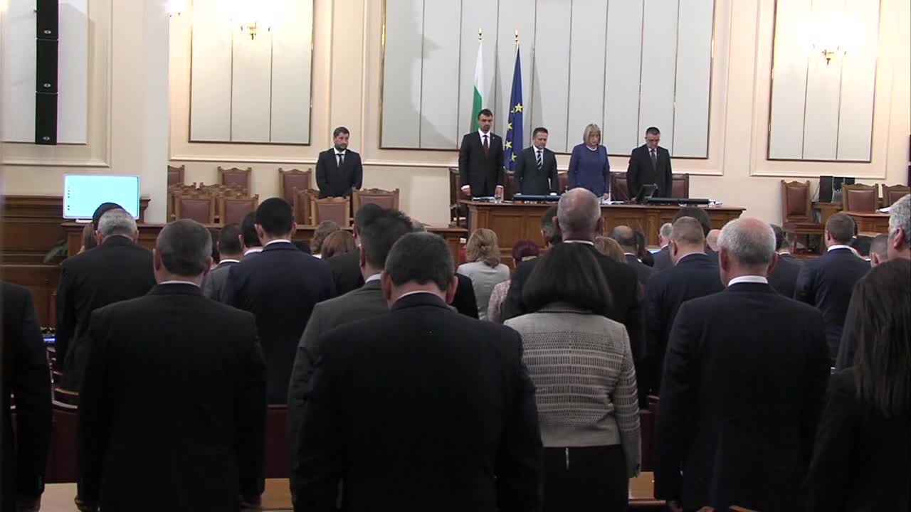 Парламентът почете с минута мълчание паметта на Димитър Попов
