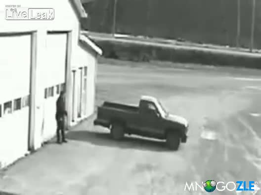 Автокрадец не може да подкара кола