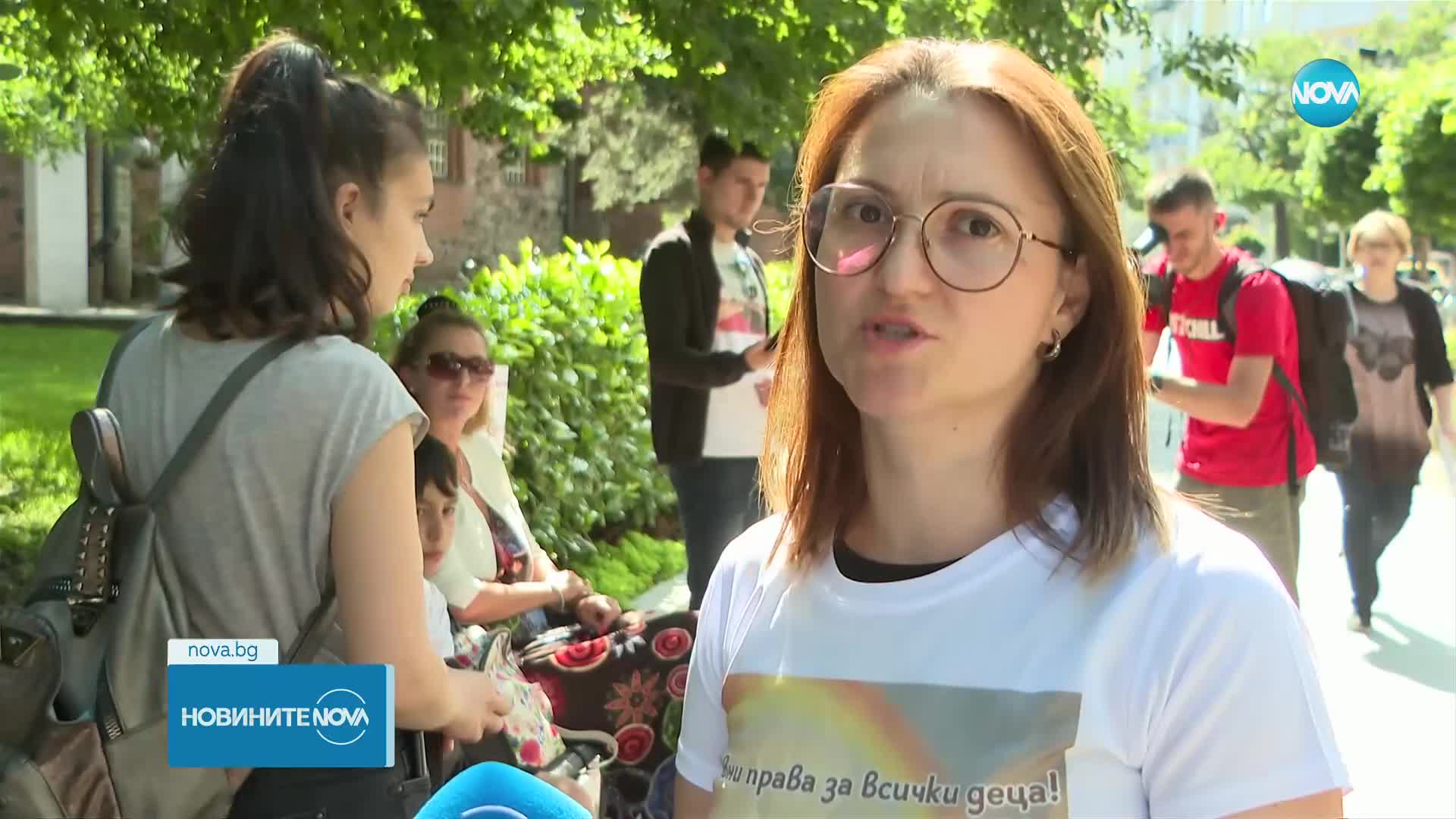 ПРОТЕСТ ПРЕД СТОЛИЧНАТА ОБЩИНА: С искане за повече места в яслите и градините