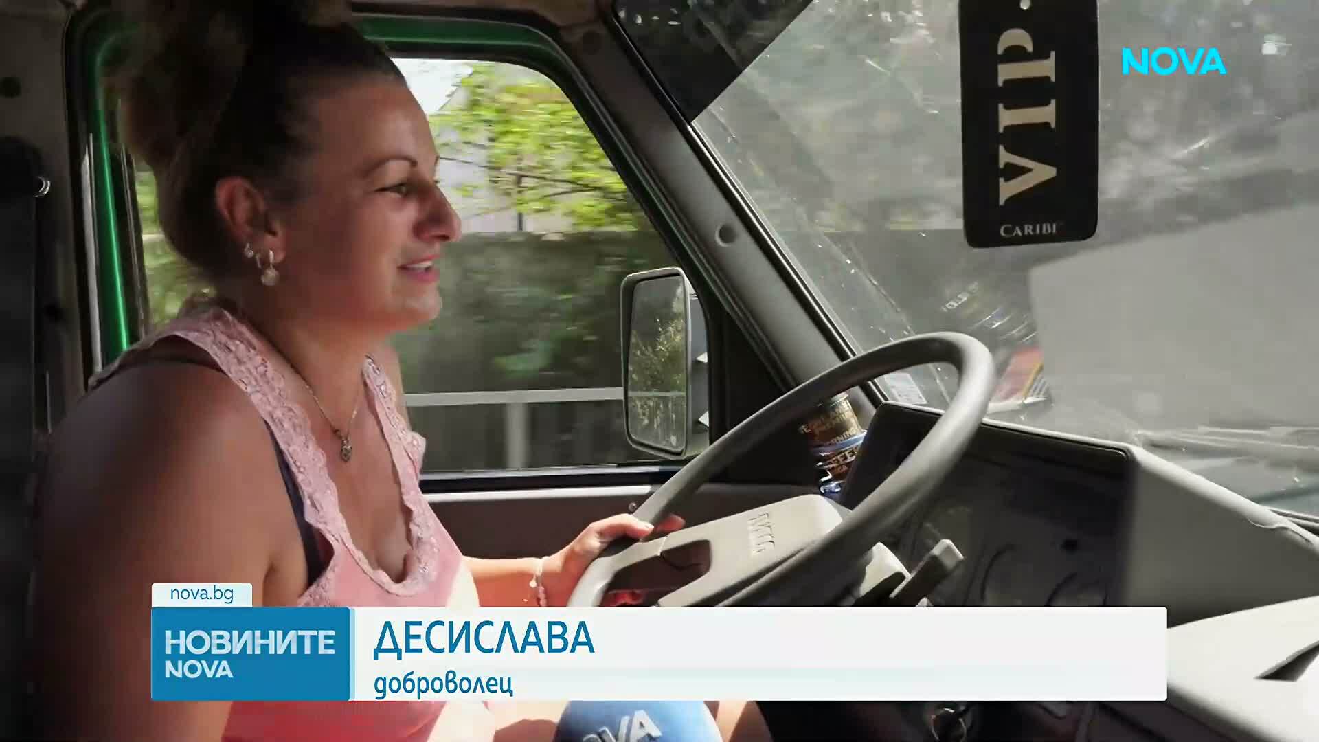 Военни и доброволци продължават помощта на пострадалото от бедствието село Струмяни
