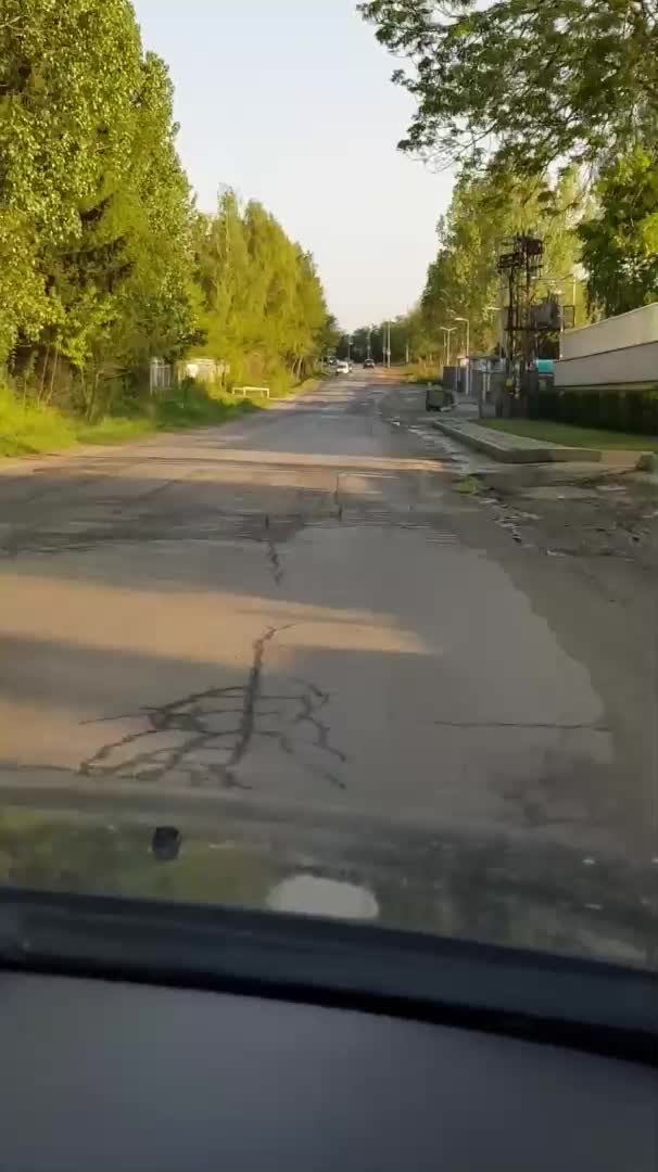 Дупки по пътя между два от най-скъпите квартали в София