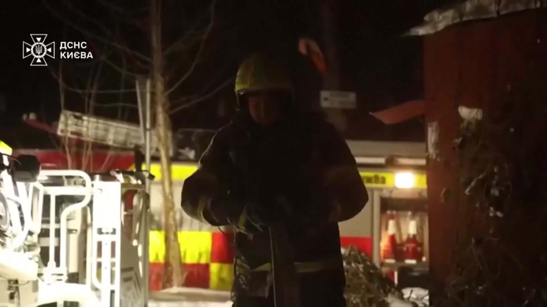 Руска атака с дронове по жилищни райони в Киев, има ранени