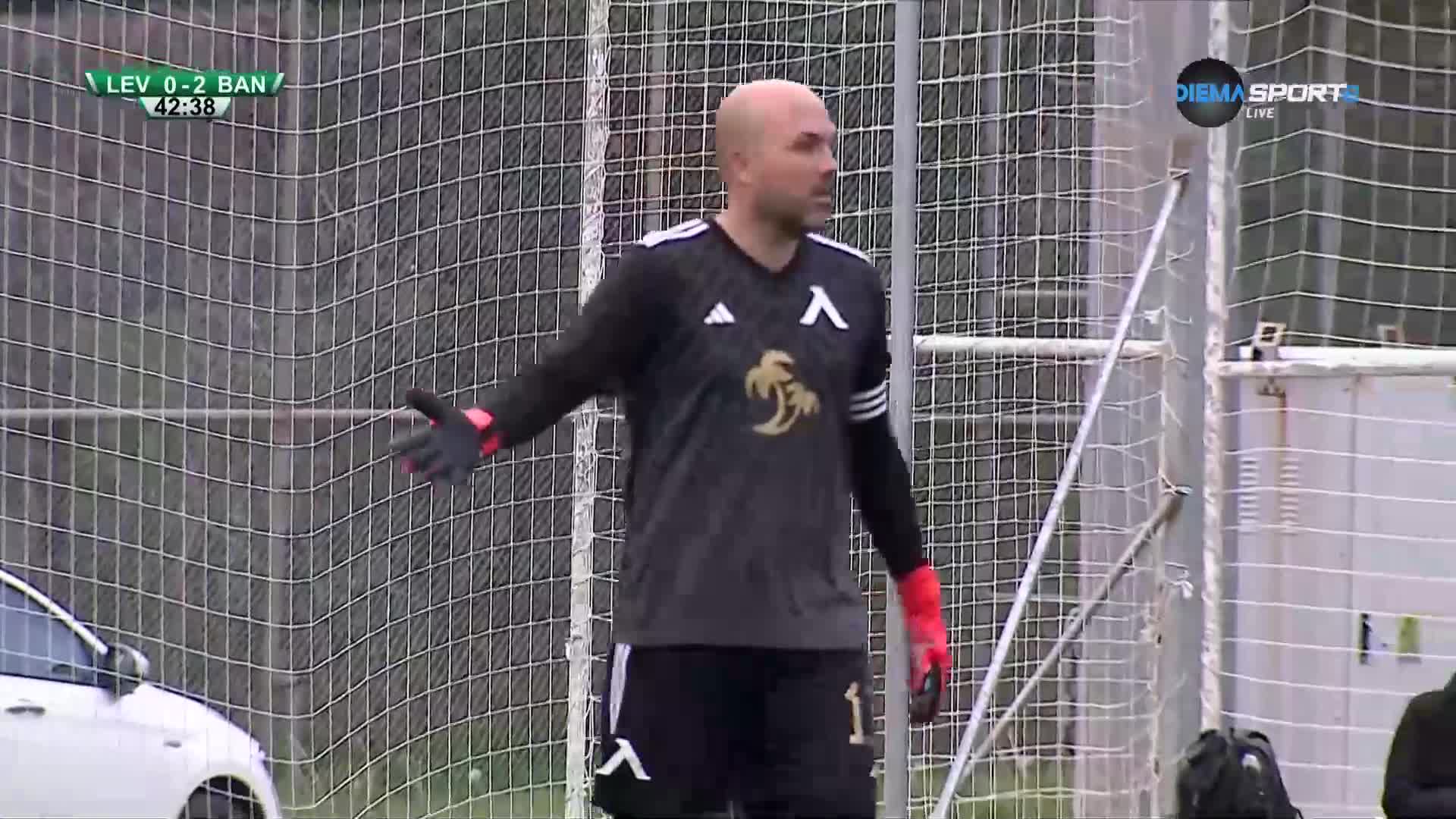Баник отбеляза трети гол след ново колебание в „синята“ защита