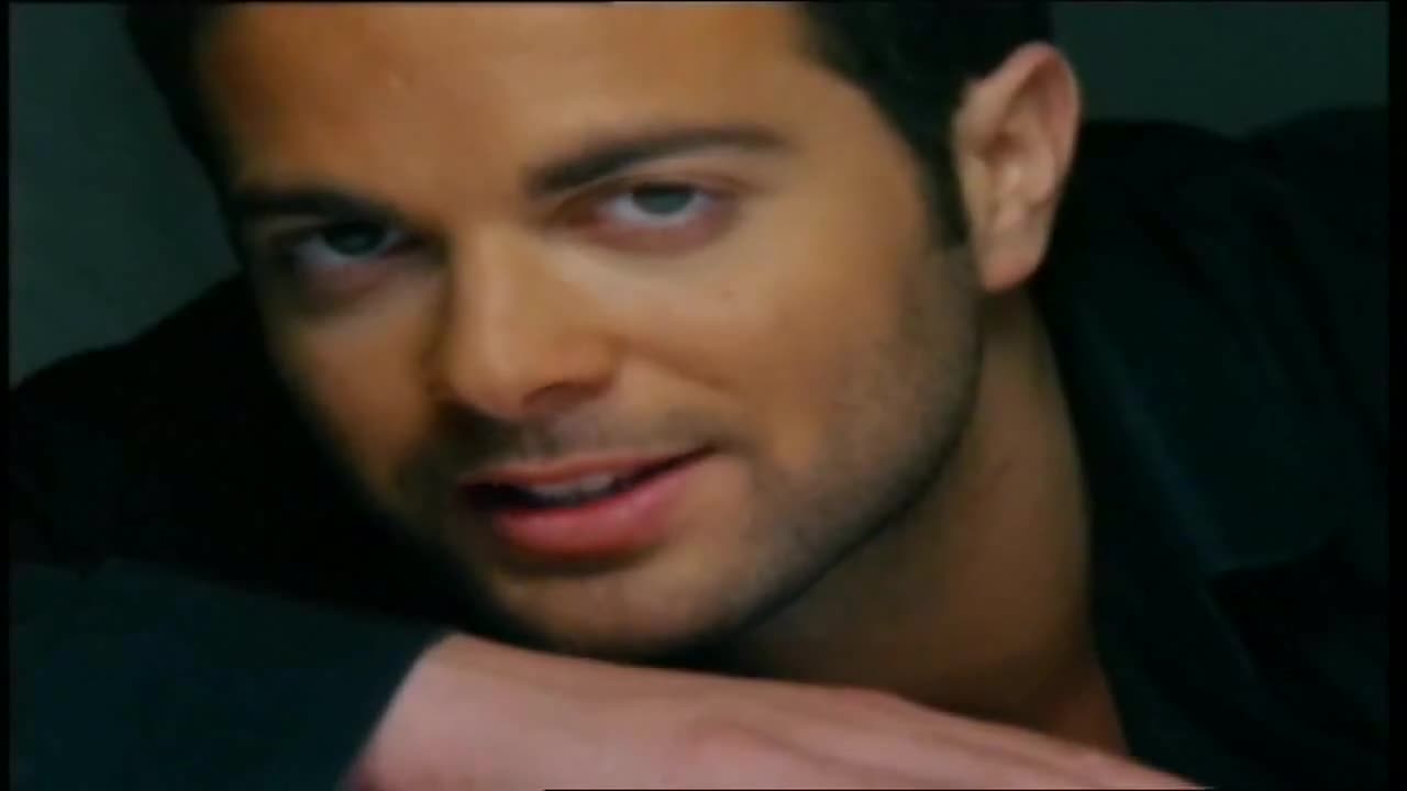 >Самотно Е Далеч От Теб .. превод .. Ilias Vrettos - Kanei monaksia - Official Video