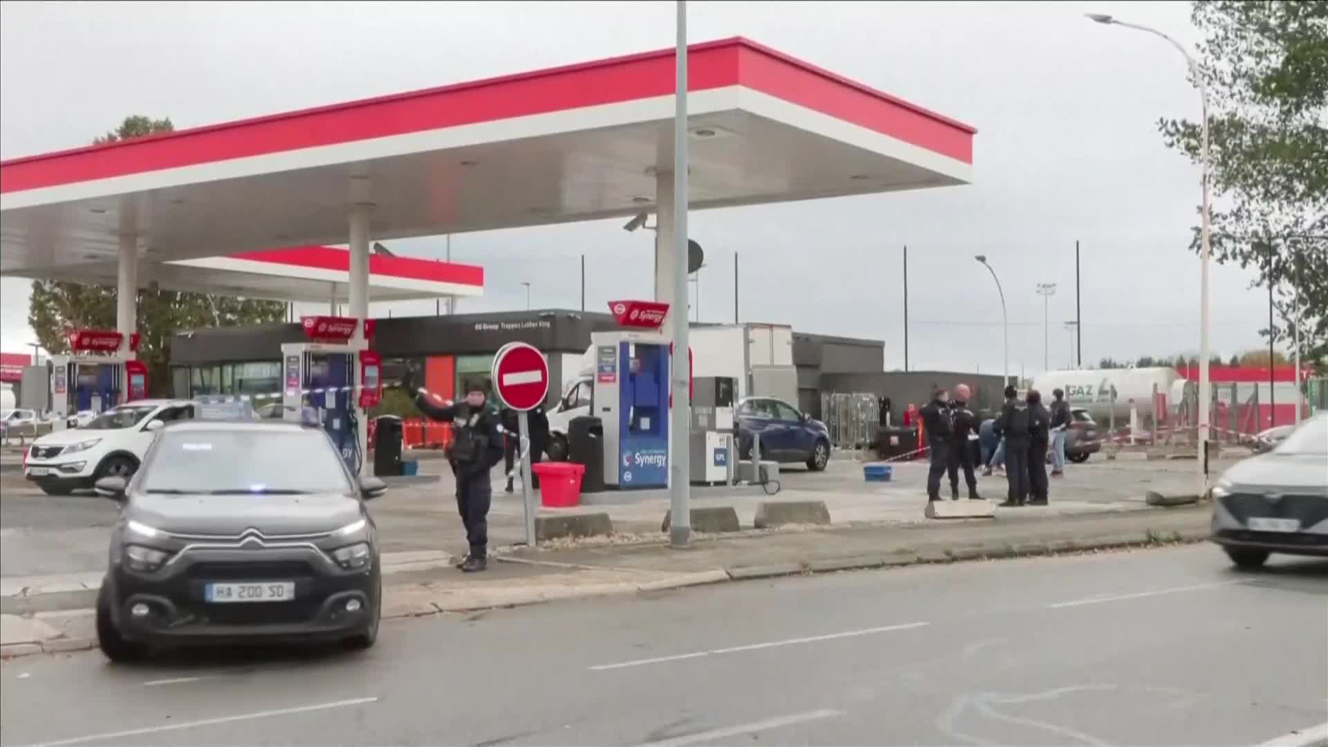 Един загинал и четирима ранени при стрелба край Париж (ВИДЕО)