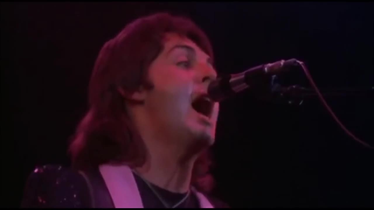 Paul Mccartney and Wings - Let Me Roll It ( Live )