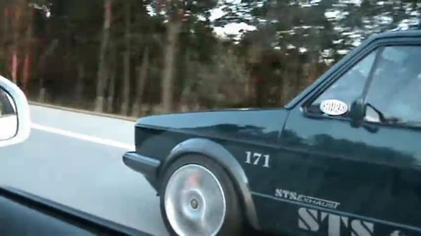 Golf 1 издухва Audi R8