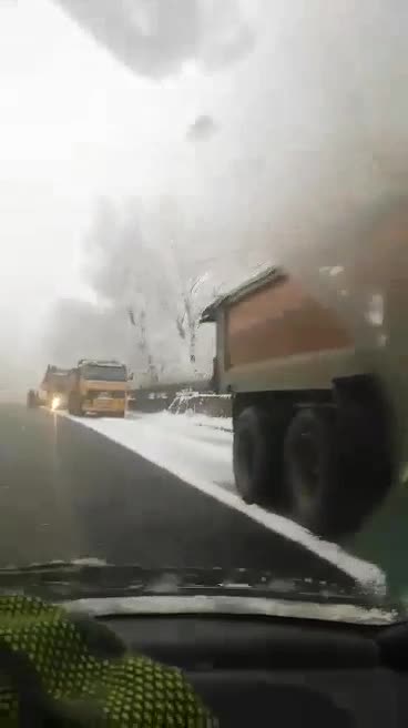 Асфалтират върху снега