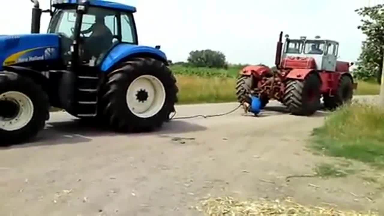 Немски срещу руски трактор! Ето коя машина е по-мощна!