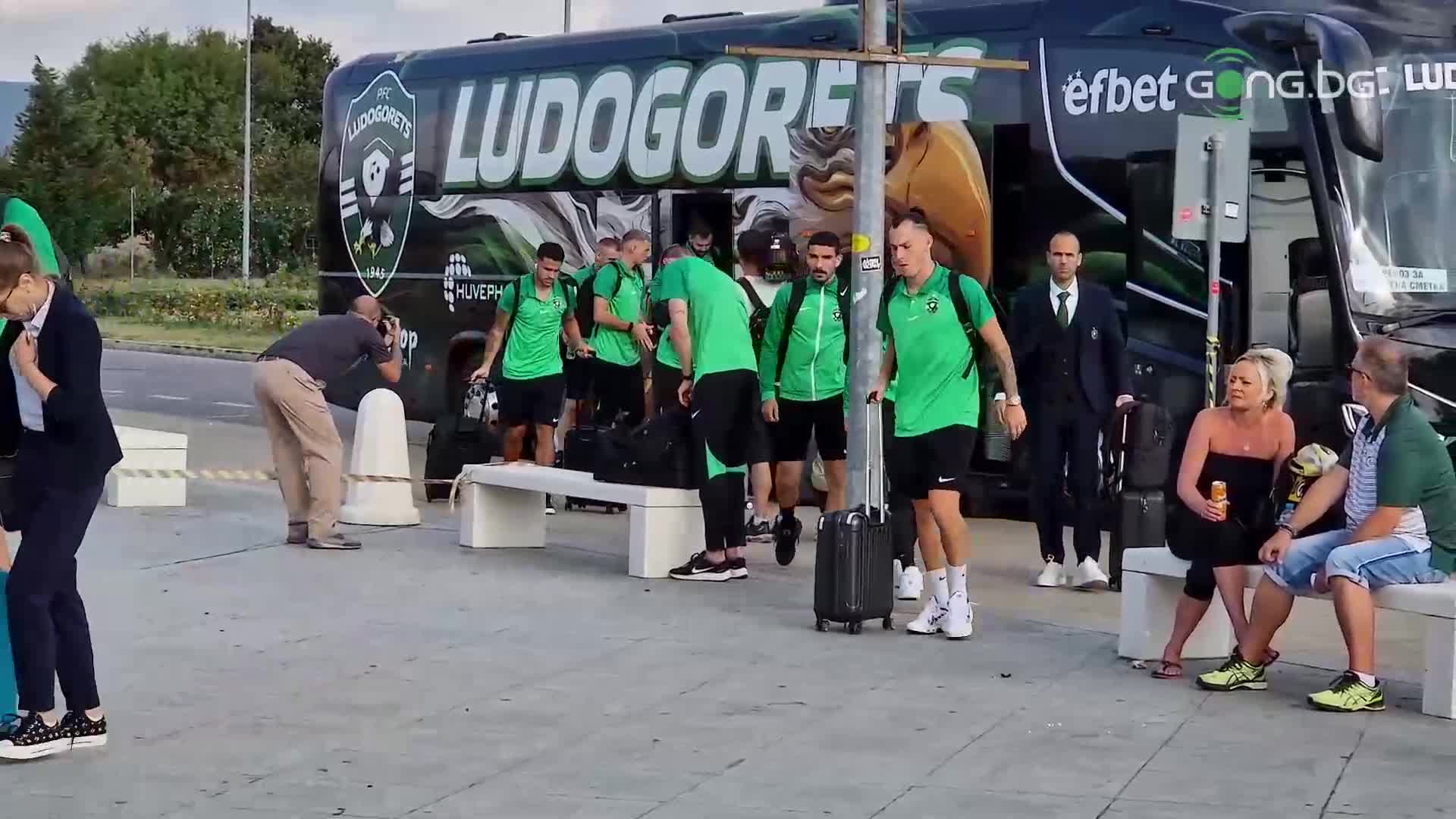Лудогорец пристигна на летището във Варна