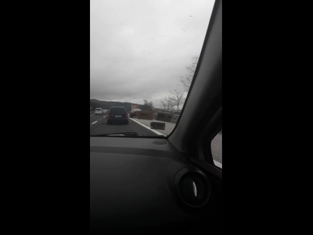 Аварийната лента ми е аутобан