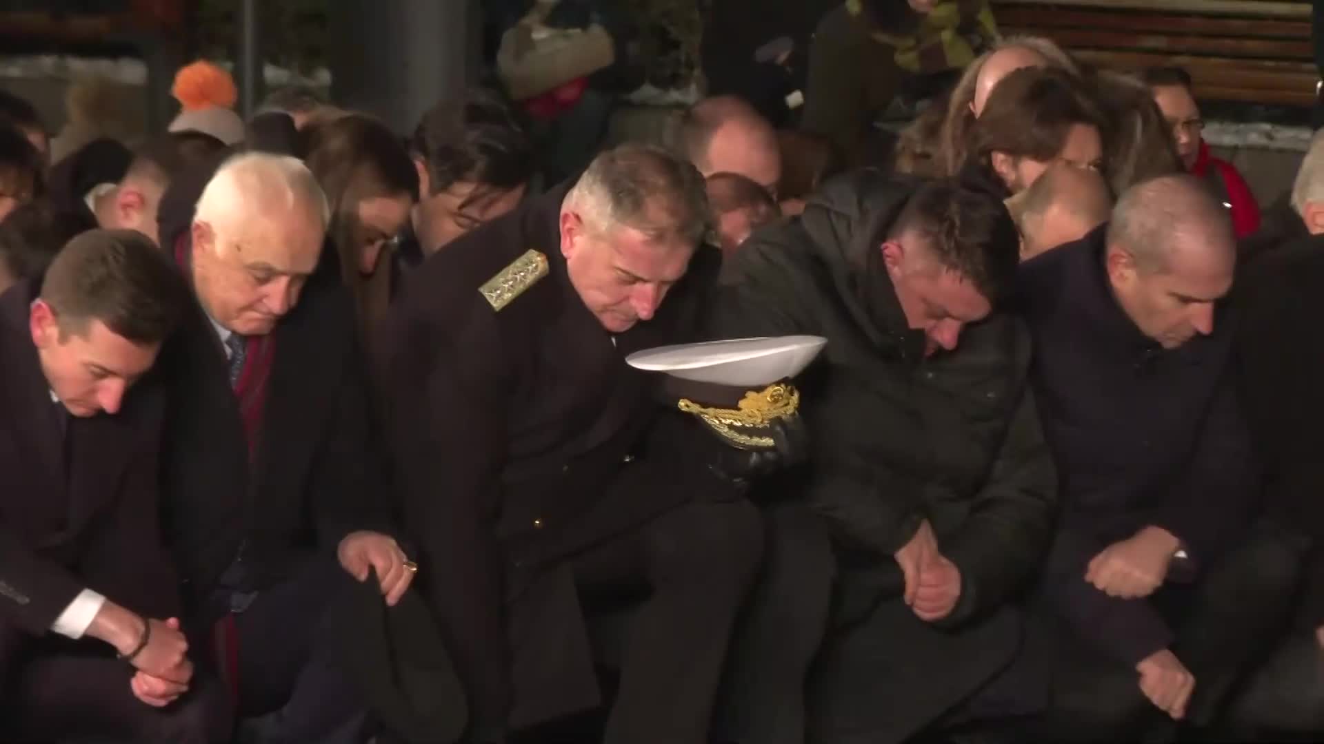България прекланя глава пред паметта на Апостола на свободата (СНИМКИ)