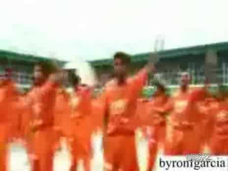 Затворници Танцуват Яко На Crank Dat Soulja Boy & Mc Hummer
