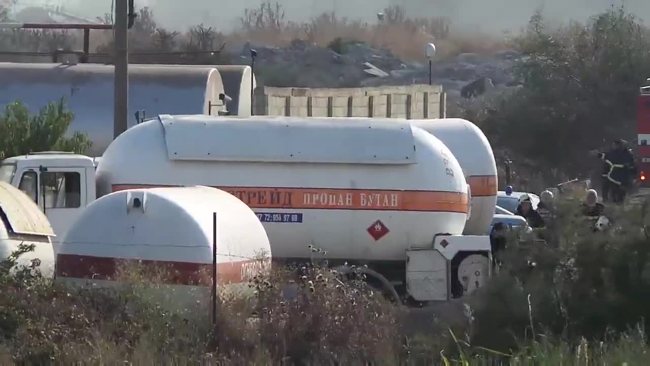 Цистерна с газ се взриви край Езерово