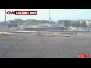 Как се срутва моста над река Мисисипи първи кадри