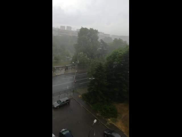 Дъжд и град в Бургас