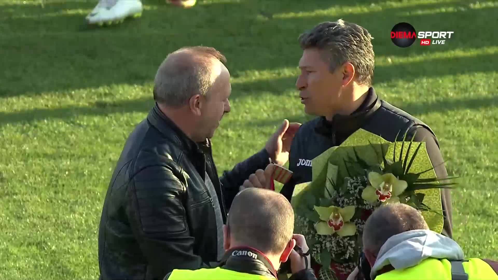 Цветя и почести за рожденика Балъков на "Ивайло"