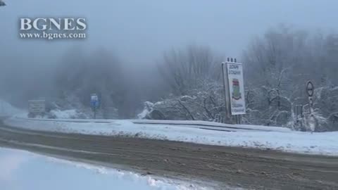 30 см снежна покривка на прохода Шипка