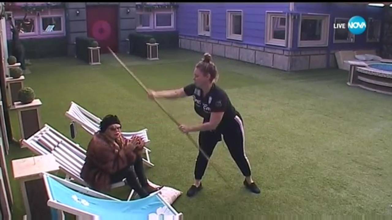 Мариела заплашва Людмила с пръчка - Big Brother: Most Wanted 2017