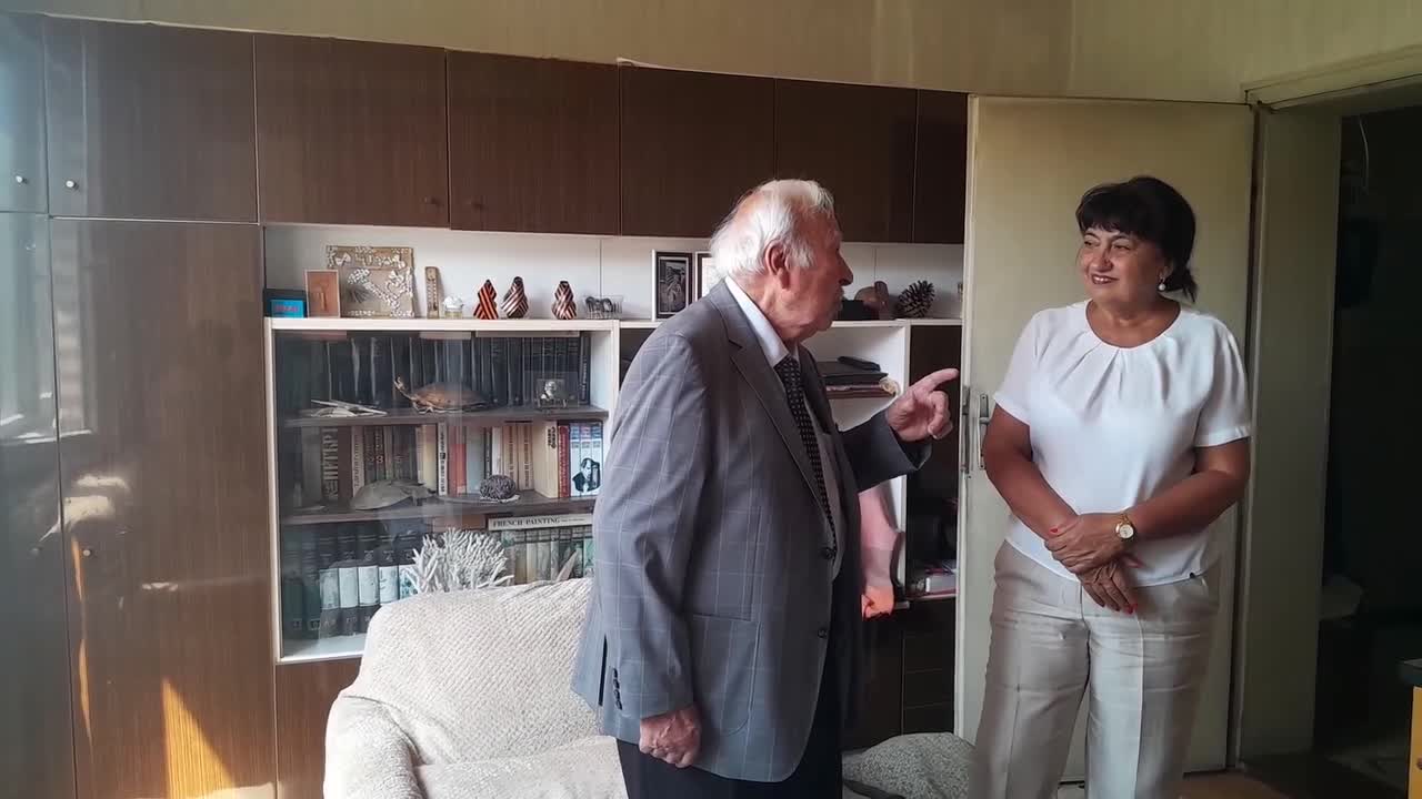 На 100 години и с усмивка към живота: Столетник рецитира стих за дълголетието
