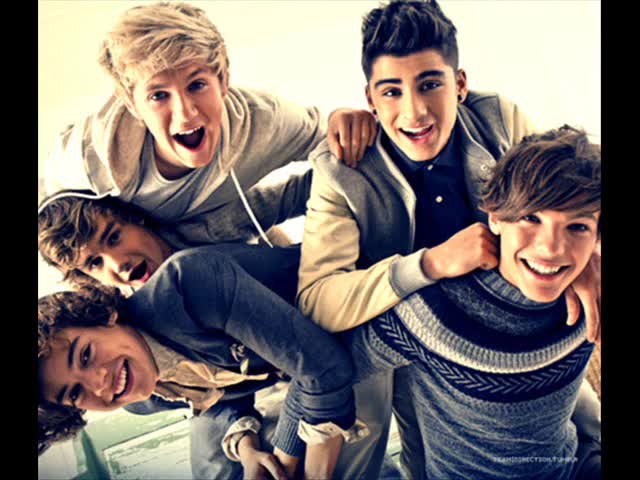 Превод & Текст ! Прекрасна !! One Direction - Stole My Heart