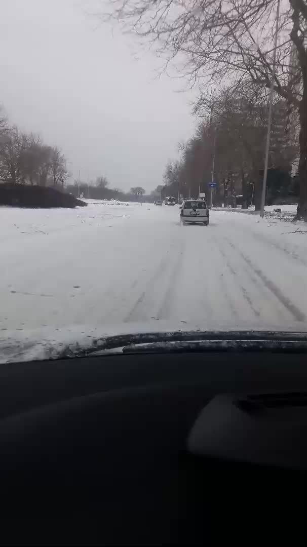 Варна отново неподготвена за снега