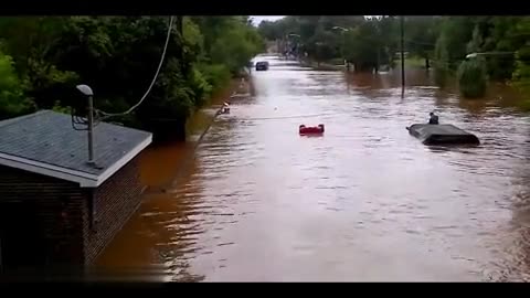 Военни шофьори си мислят че камионите им са подводници