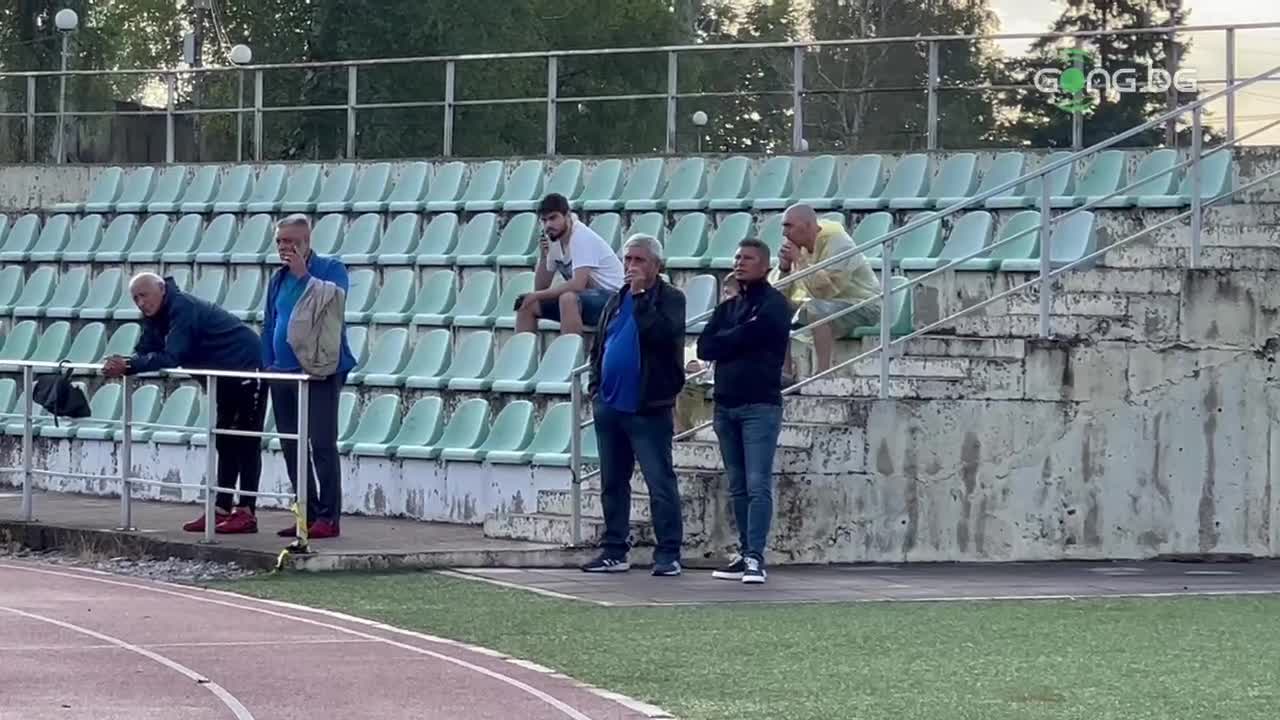 Красимир Балъков гледа Левски срещу АПОЕЛ в Правец